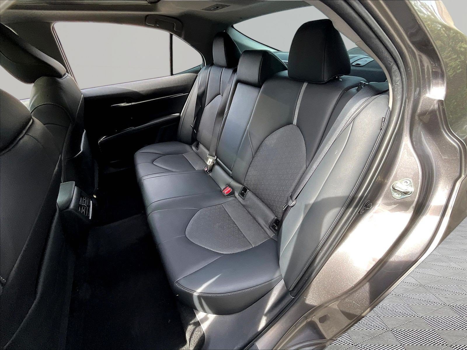 Used 2020 Toyota Camry XSE FWD image 22