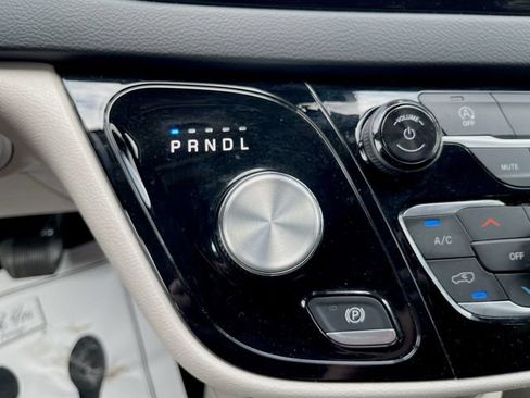 Used 2023 Chrysler Voyager LX FWD image 16