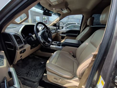 Used 2019 Ford F250 Lariat w/ Lariat Value Package AWD/4WD image 11