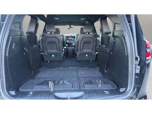 Used 2025 Chrysler Pacifica Select image 17