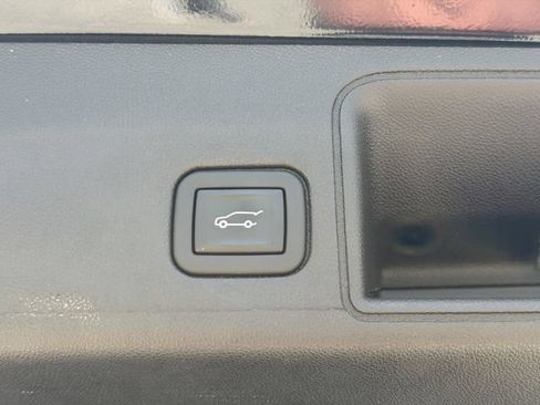 Used 2023 GMC Terrain SLT AWD/4WD image 13