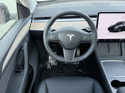 Used 2025 Tesla Model Y Long Range AWD/4WD image 47
