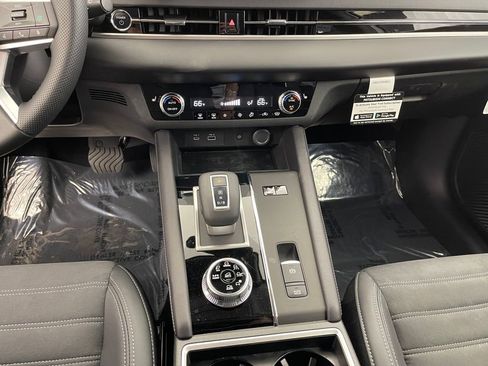 New 2025 Mitsubishi Outlander SE image 12