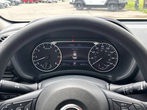 Used 2025 Nissan Sentra SV FWD image 38