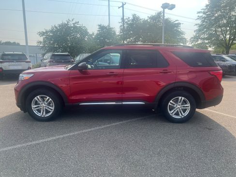 Used 2020 Ford Explorer XLT w/ Equipment Group 202A AWD/4WD image 4
