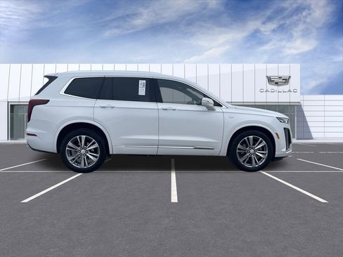 Certified 2023 Cadillac XT6 Premium Luxury image 9