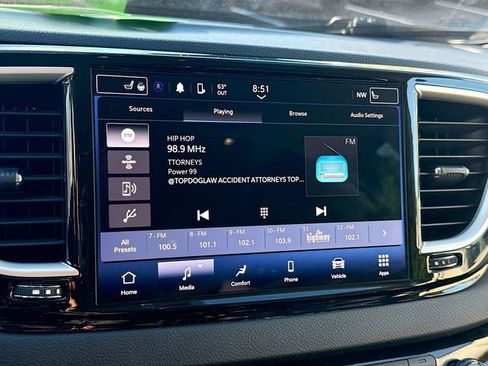 Used 2024 Chrysler Pacifica Touring-L image 16