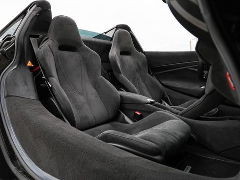 Used 2020 McLaren 720S Performance RWD image 23
