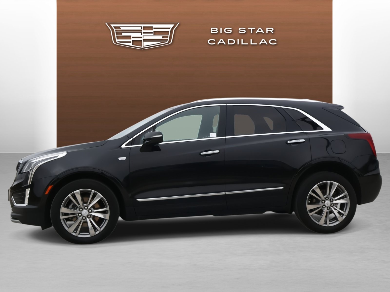 Certified 2024 Cadillac XT5 Premium Luxury AWD/4WD image 2