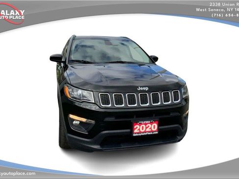 Used 2020 Jeep Compass Latitude w/ Cold Weather Group AWD/4WD image 3