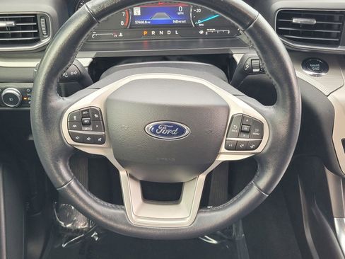 Used 2022 Ford Explorer XLT w/ Equipment Group 202A image 12