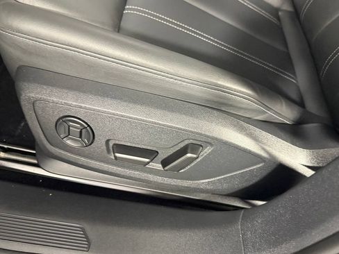 Used 2024 Audi Q4 e-tron Prestige AWD/4WD image 23