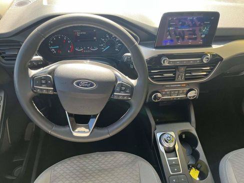 Used 2022 Ford Escape SE w/ Convenience Package FWD image 2