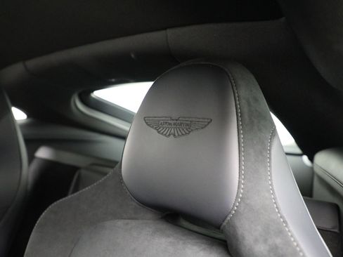 Used 2025 Aston Martin V8 Vantage Coupe image 17