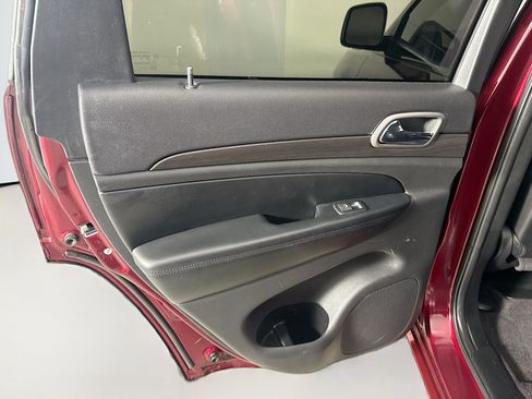 Used 2017 Jeep Grand Cherokee Altitude image 26