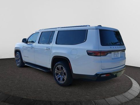 Used 2024 Jeep Wagoneer L Series II w/ Flexible Seating Group RWD image 5