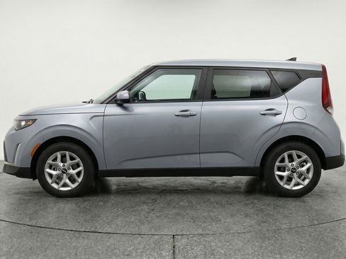 Used 2025 Kia Soul LX w/ LX Technology Package FWD image 5