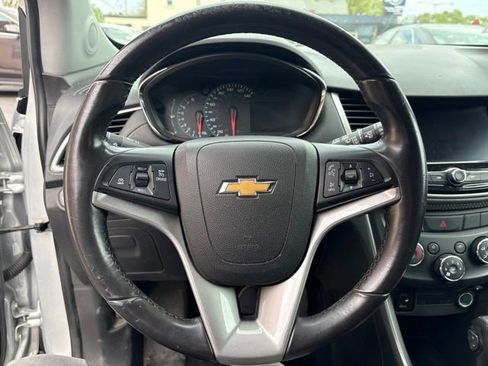 Used 2022 Chevrolet Trax LT w/ Driver Confidence Package AWD/4WD image 10
