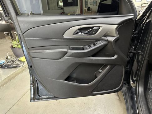 Used 2019 Chevrolet Traverse LT w/ LPO, Floor Liner Package FWD image 10
