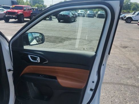 Used 2025 Jeep Compass Limited AWD/4WD image 10