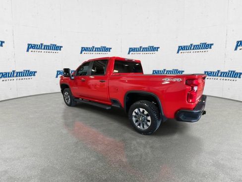 Used 2022 Chevrolet Silverado 2500 Custom w/ Custom Value Package AWD/4WD image 9