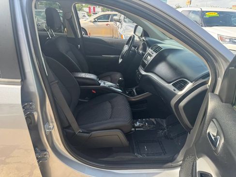 Used 2018 Dodge Journey SE w/ Connectivity Group FWD image 12