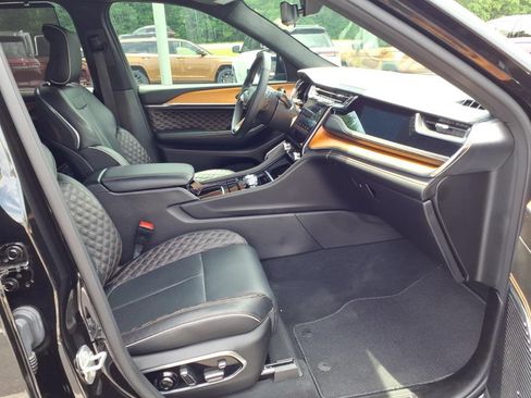 Used 2025 Jeep Grand Cherokee Summit AWD/4WD image 10