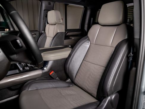 Used 2024 Chevrolet Silverado 2500 ZR2 w/ Technology Package image 4