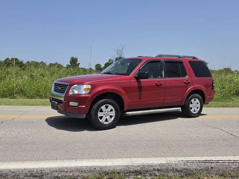 Used 2010 Ford Explorer XLT AWD/4WD image 2
