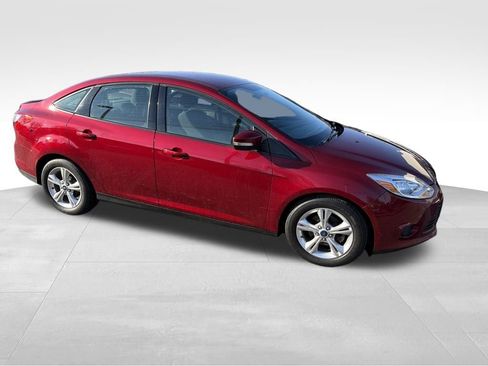 Used 2013 Ford Focus SE w/ SE Winter Pkg image 4