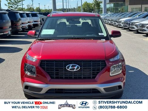 Certified 2025 Hyundai Venue SE image 6