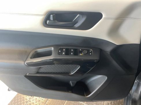 Used 2024 Nissan Pathfinder SV image 15