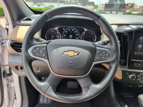 Used 2023 Chevrolet Traverse Premier FWD image 24