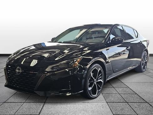 Used 2023 Nissan Altima 2.5 SR FWD image 1