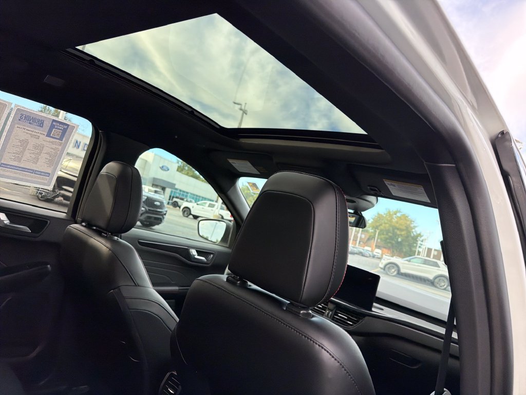 Used 2025 Ford Escape ST-Line w/ Tech Pack #1 FWD image 18