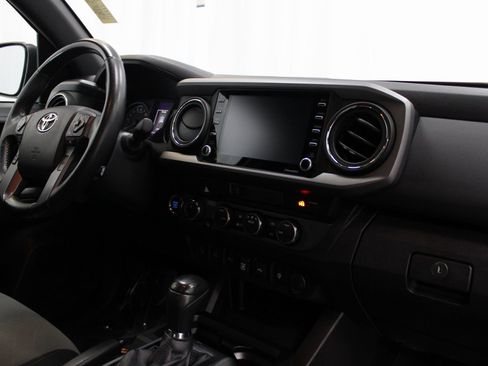 Used 2021 Toyota Tacoma TRD Off-Road w/ Technology Package image 30