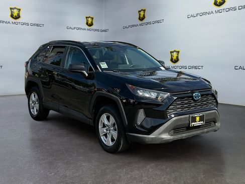 Used 2021 Toyota RAV4 LE image 7