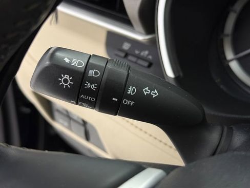 Used 2023 Toyota Highlander XLE FWD image 13