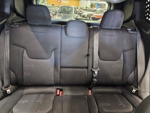 Used 2015 Jeep Renegade Latitude w/ Popular Equipment Group AWD/4WD image 33