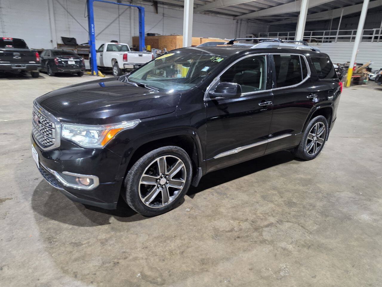 Used 2017 GMC Acadia Denali w/ LPO, Protection Package AWD/4WD image 1
