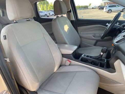 Used 2017 Ford Escape SE w/ SE Cold Weather Package AWD/4WD image 14