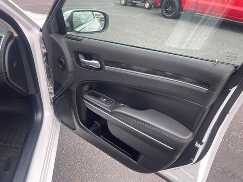 Used 2019 Chrysler 300 Touring w/ Driver Convenience Group AWD/4WD image 13
