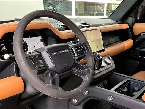 Used 2023 Land Rover Defender 110 V8 image 14