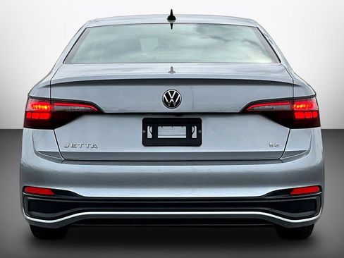 Used 2024 Volkswagen Jetta SE FWD image 5