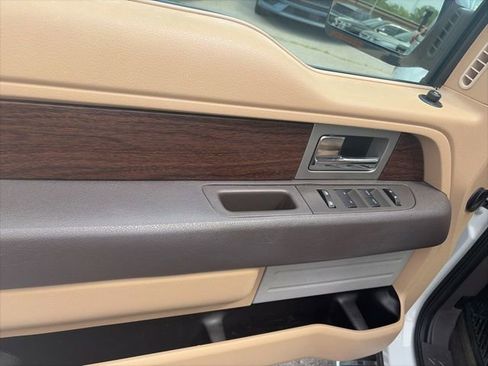 Used 2013 Ford F150 Lariat w/ Lariat Chrome Pkg image 17