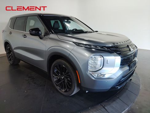 Used 2022 Mitsubishi Outlander SE image 3