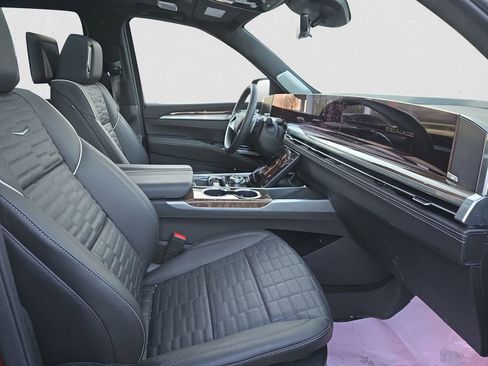 Certified 2025 Cadillac Escalade Sport Platinum w/ LPO, ONYX Package image 17
