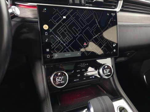 Certified 2022 Jaguar F-PACE S image 23