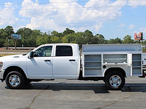 Used 2026 RAM 2500 Tradesman w/ Chrome Appearance Group AWD/4WD image 9