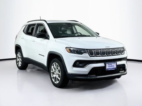 Used 2022 Jeep Compass Latitude w/ Sun and Sound Group AWD/4WD image 3